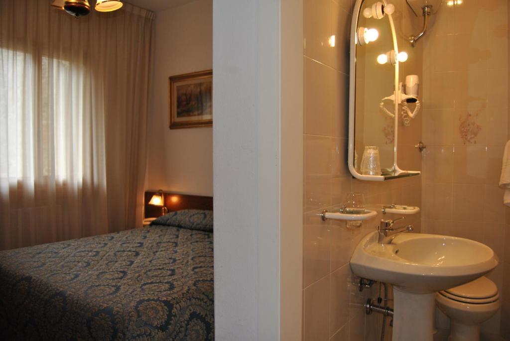 Hotel Archimede Reggello Habitación foto